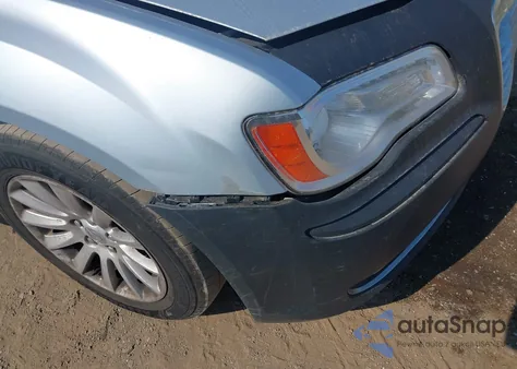 2013 Chrysler 300 Motown z USA, uszkodzony, nr VIN 2C3CCAAG1DH699439